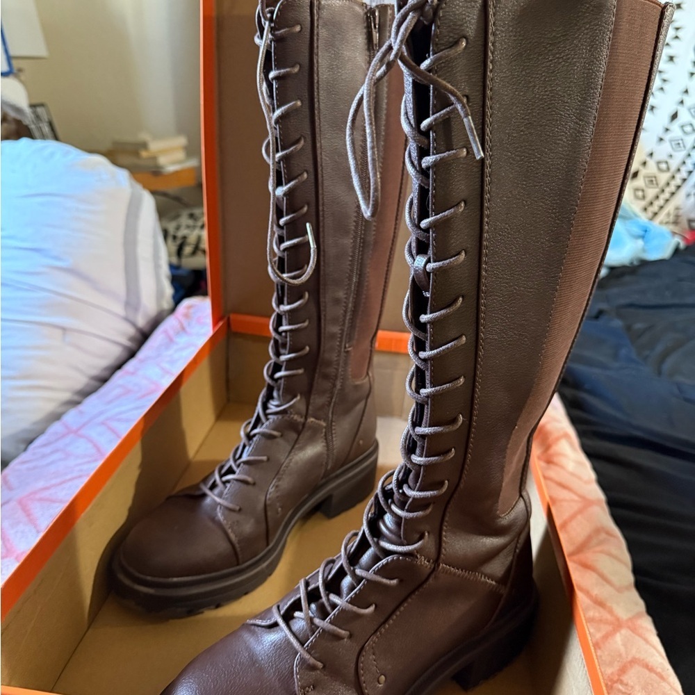 Stylish Brown Lace-Up Boots for Women - Picture 11 of 15